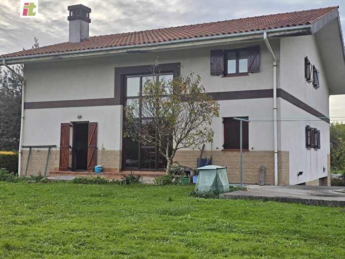 Casa en venta de 4 habitaciones en Urduliz, Bizkaia