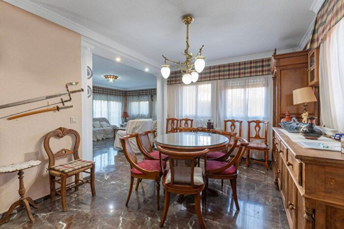 Casas en venta y pisos alquiler - 3