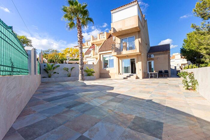 Casa en venta de 4 habitaciones en Comunitat Valenciana, Alicante