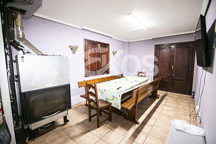 Casas en venta y pisos alquiler - 3