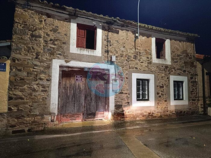 Castilla y León, León: Casa en venta de 3 habitaciones