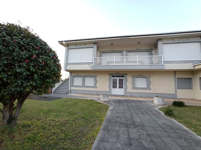 Casa en venta de 4 habitaciones: O Vicedo, Lugo