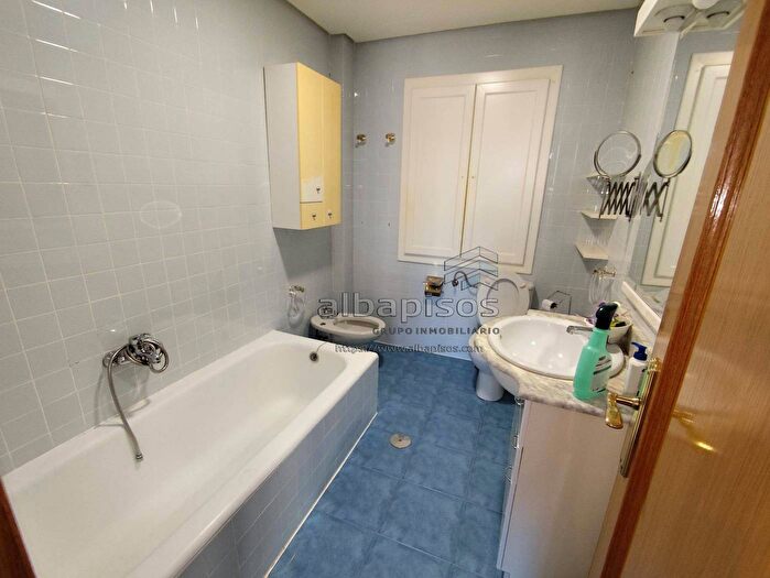 Casas en venta y pisos alquiler - 3