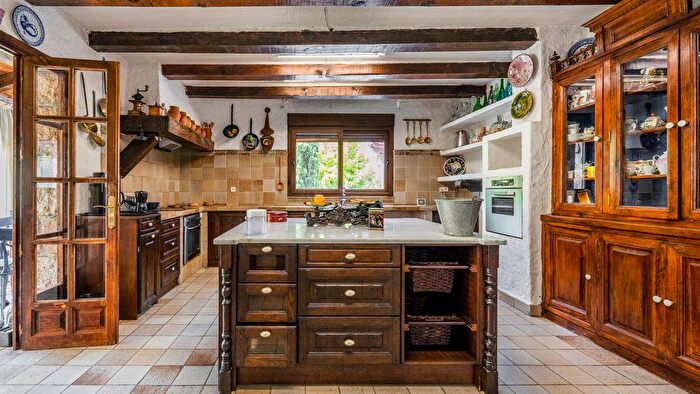 Casas en venta y pisos alquiler - 3