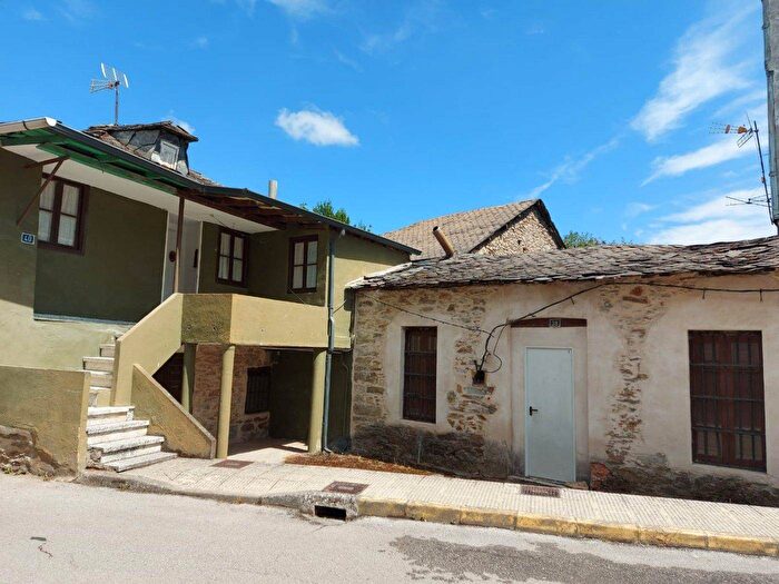 Casa de 3 habitaciones en venta en Villadecanes, Castilla y León