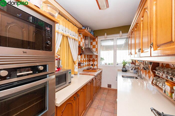 Casas en venta y pisos alquiler - 3