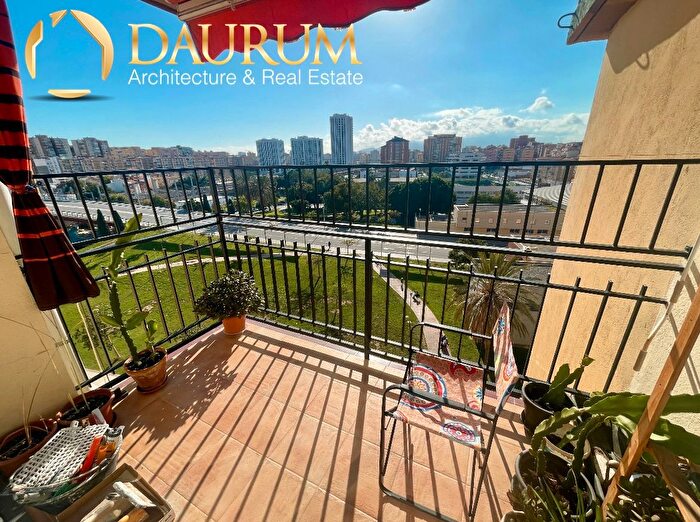 Piso en venta de 4 habitaciones en Cruz de Humilladero, La Unión Cruz de Humilladero Los Tilos