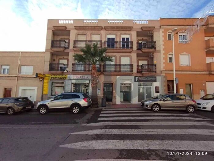 Andalucía, Almería: Piso en venta de 4 habitaciones