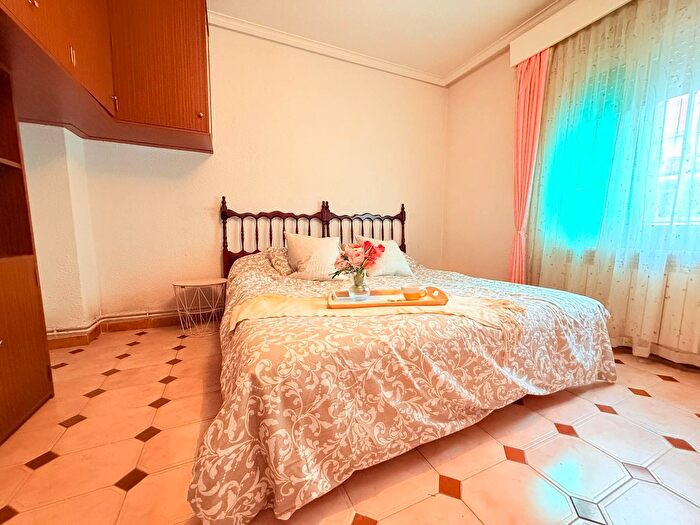 Casas en venta y pisos alquiler - 2