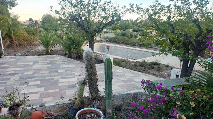 Casa en venta de 4 habitaciones en Comunitat Valenciana, Alicante