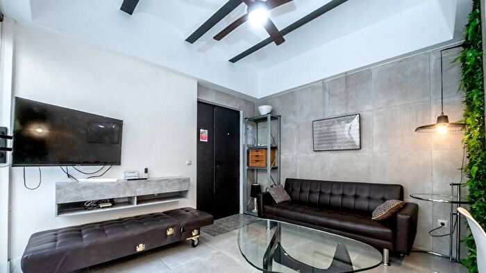 Casas en venta y pisos alquiler - 3