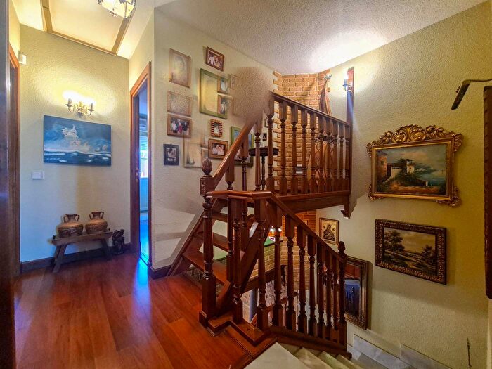 Casas en venta y pisos alquiler - 3