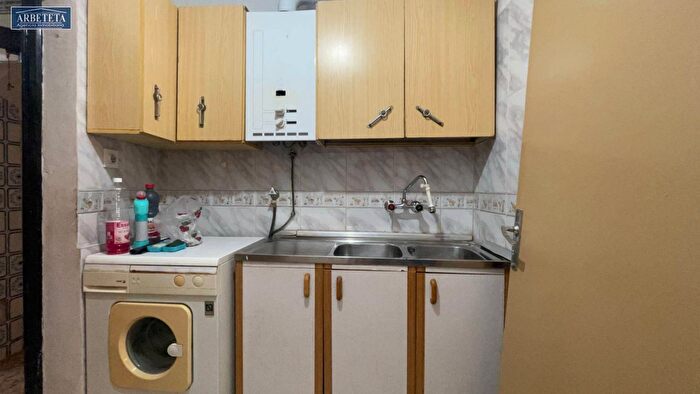 Casas en venta y pisos alquiler - 3