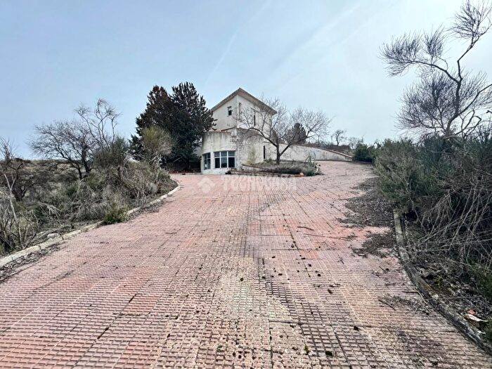Casa en venta de 5 habitaciones: Perales de Tajuña, Madrid