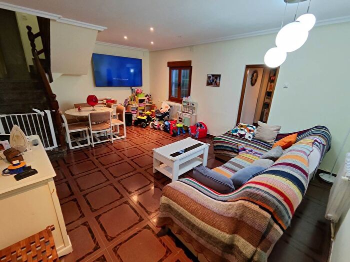 Casas en venta y pisos alquiler - 2