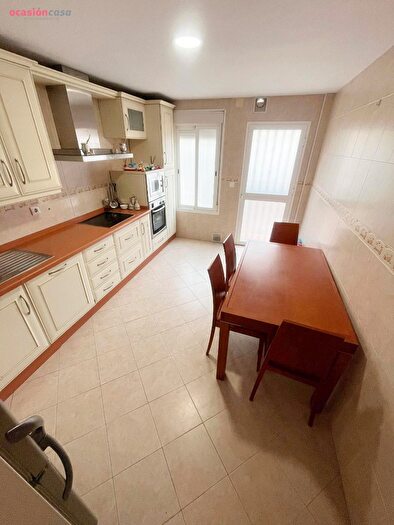 Casas en venta y pisos alquiler - 3