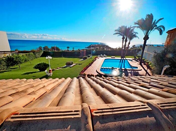 Pueblo Español Coveta Fumá, El Campello: Casa en venta de 6 habitaciones