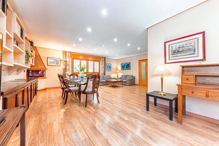 Casas en venta y pisos alquiler - 2