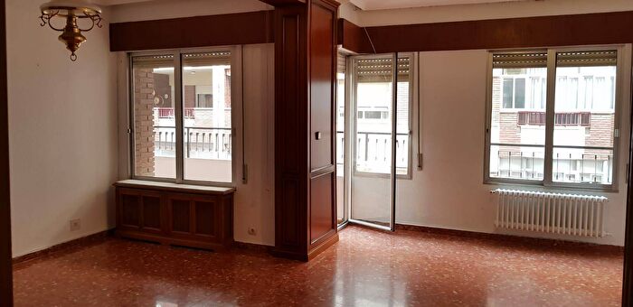 Casas en venta y pisos alquiler - 3