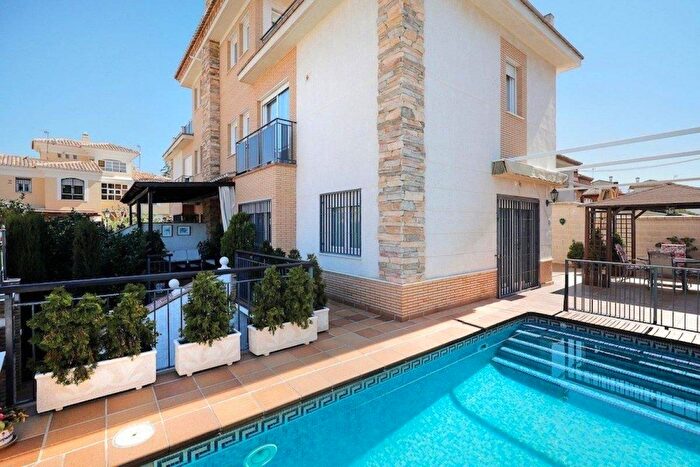 Andalucía, Granada: Casa en venta de 4 habitaciones