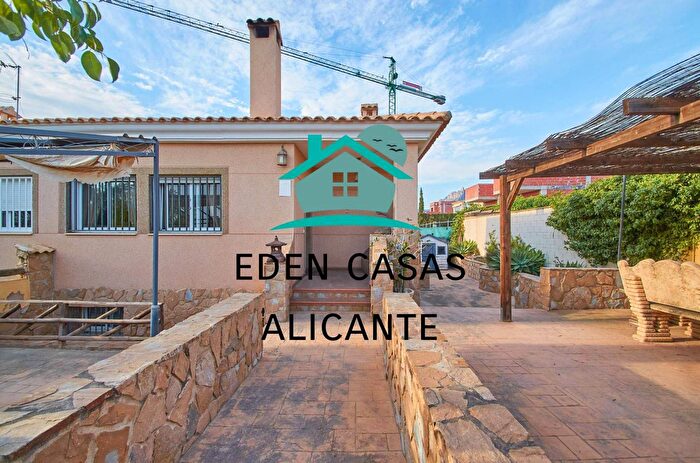 Casa en venta de 4 habitaciones: Comunitat Valenciana, Alicante