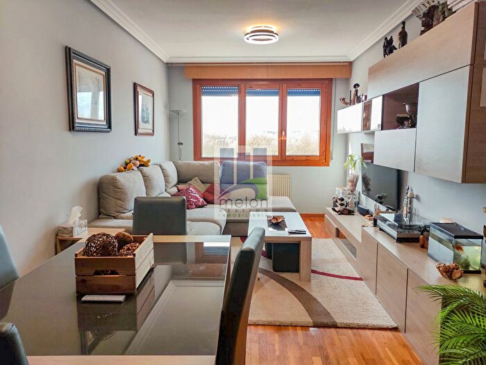Piso de 3 habitaciones en venta en Barriada Yagüe, Burgos Capital