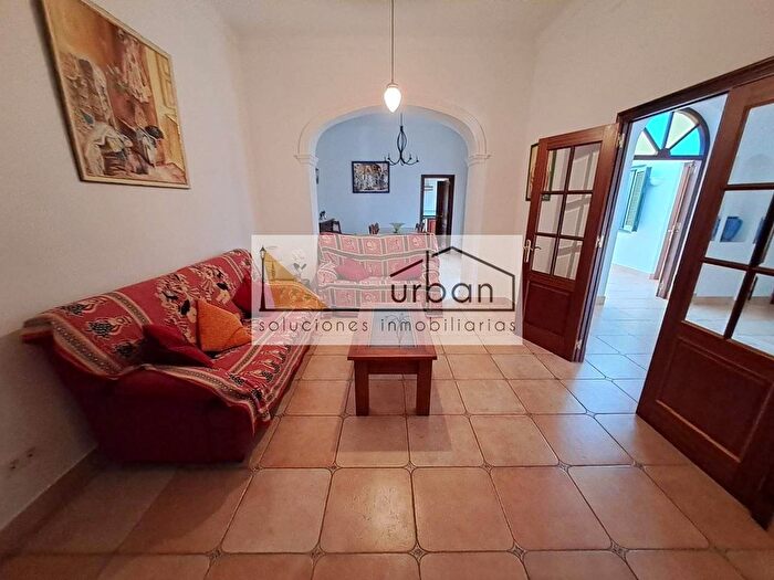 Casas en venta y pisos alquiler - 3