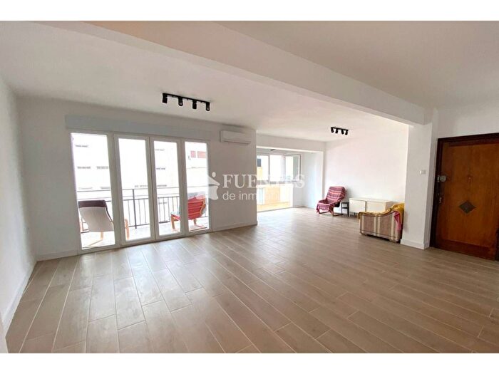 Piso en venta de 3 habitaciones en Centro, Mercado