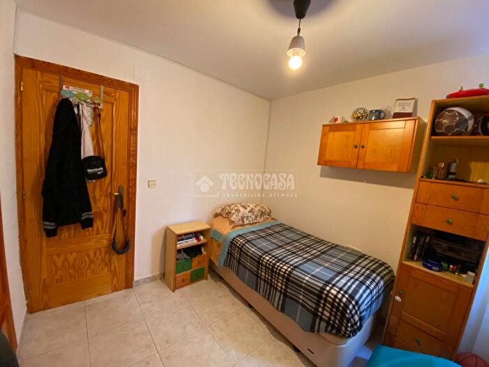 Casas en venta y pisos alquiler - 3