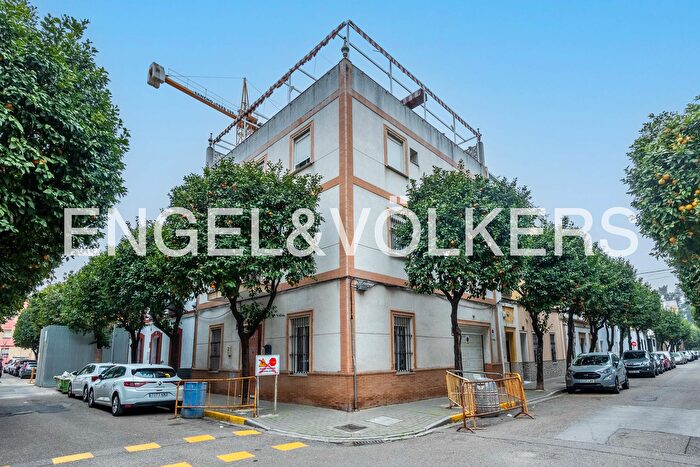 Casa en venta de 8 habitaciones: Triana, Barrio León