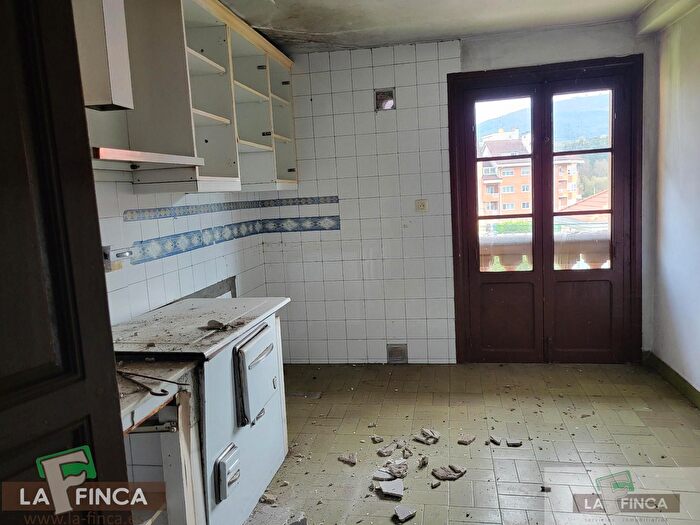 Casas en venta y pisos alquiler - 3