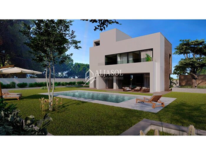 Casa de 4 habitaciones en venta en Andalucía, Sevilla