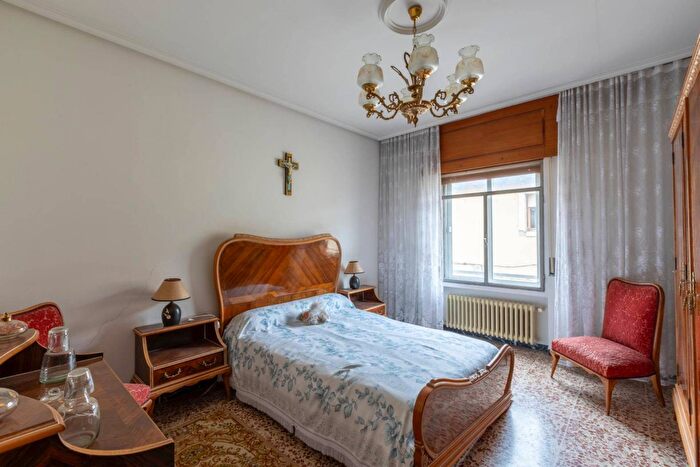 Casas en venta y pisos alquiler - 3