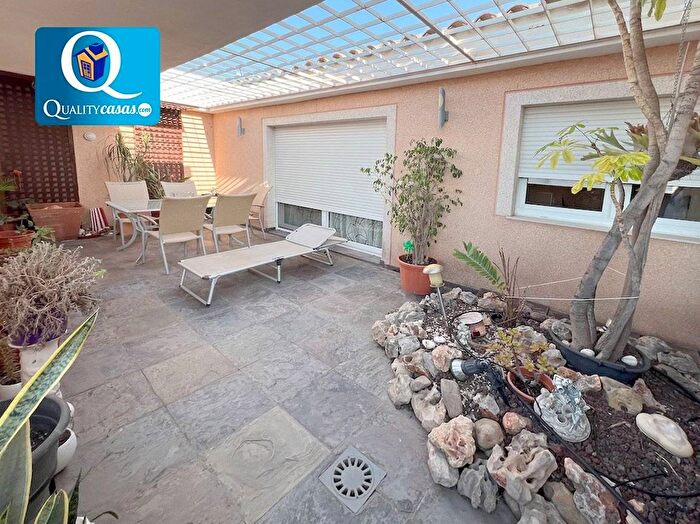 Casa en venta de 4 habitaciones en Comunitat Valenciana, Alicante