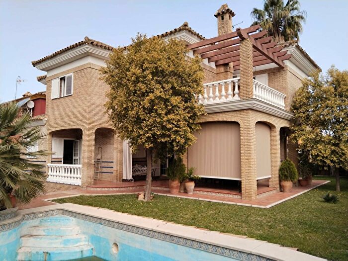 Casa en venta de 4 habitaciones: Andalucía, Sevilla