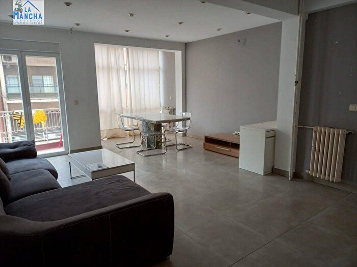 Piso de 4 habitaciones en venta en Castilla La Mancha, Albacete