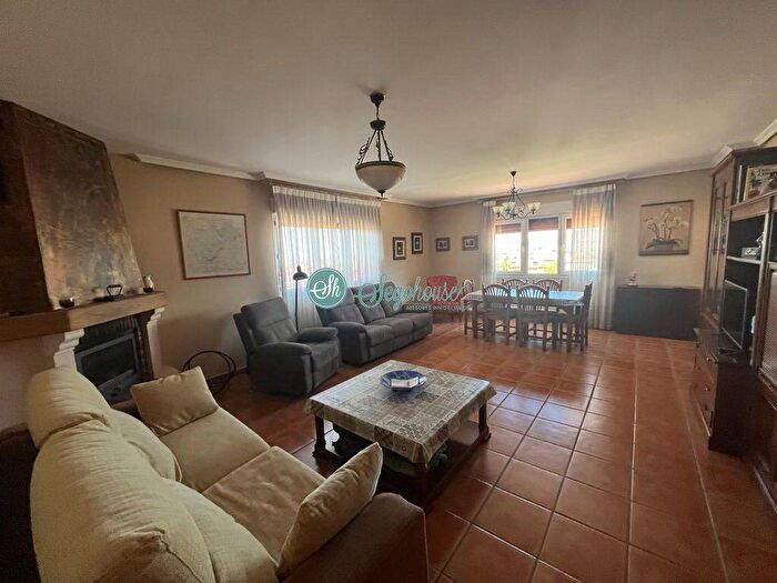 Casas en venta y pisos alquiler - 3