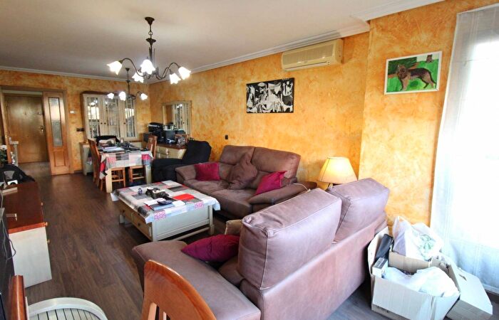 Casas en venta y pisos alquiler - 3