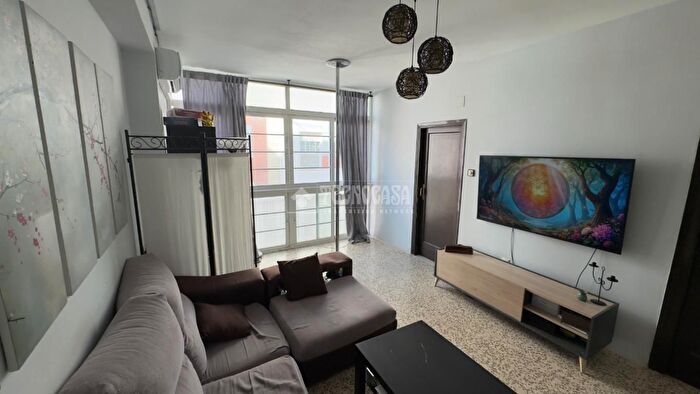 Piso de 3 habitaciones en venta en Bailén Miraflores, Los Castillejos La Trinidad