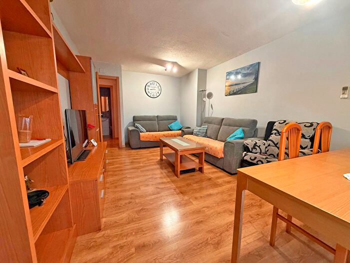 Casas en venta y pisos alquiler - 2