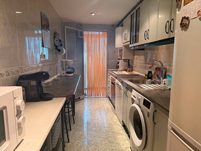 Casas en venta y pisos alquiler - 3
