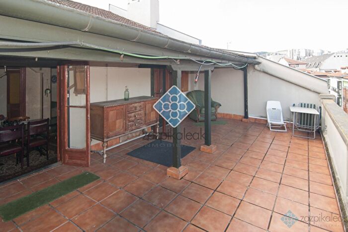 Piso de 4 habitaciones en venta en Ibaiondo, Casco Viejo