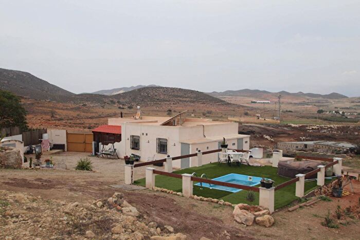 Casa de 4 habitaciones en venta en Andalucía, Almería