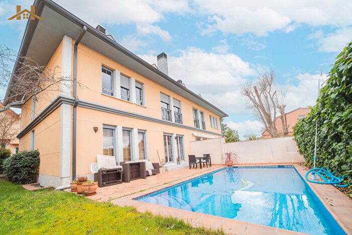 Estación, Pozuelo de Alarcón: Casa en venta de 6 habitaciones