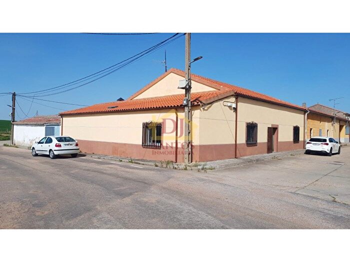 Casa en venta de 3 habitaciones, Valdunciel, Salamanca