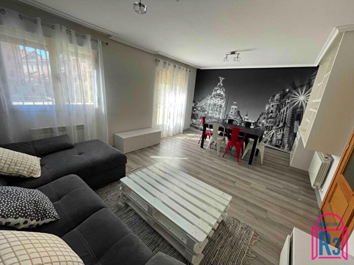 Casa de 4 habitaciones en venta en Sariegos, León
