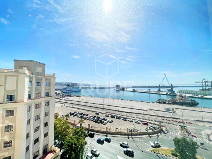 Andalucía, Málaga: Piso en venta de 4 habitaciones
