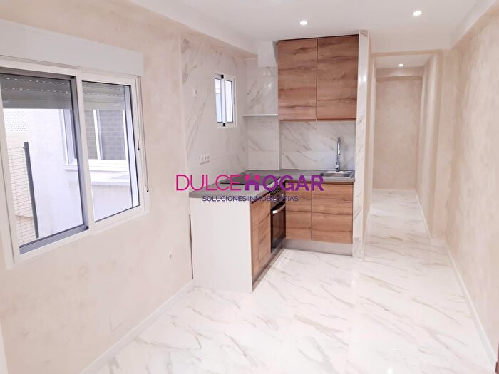 Piso en venta de 2 habitaciones, Bailén Miraflores, Suárez