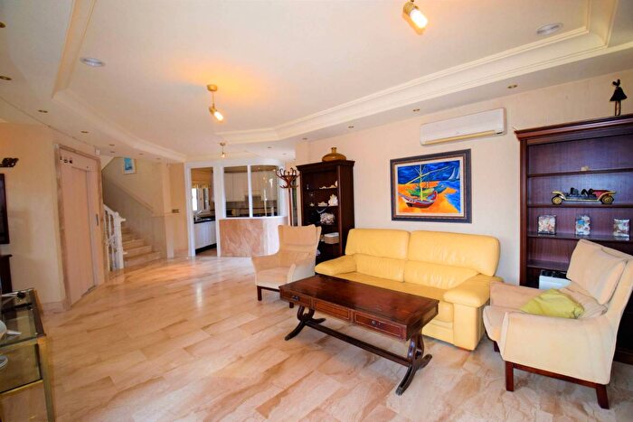 Casas en venta y pisos alquiler - 3
