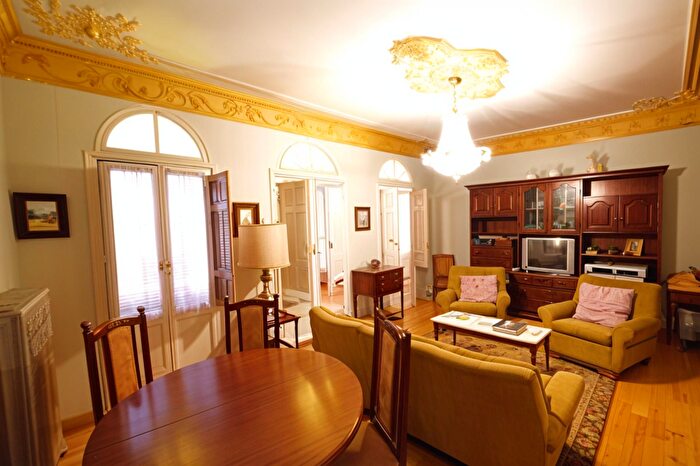 Casas en venta y pisos alquiler - 2